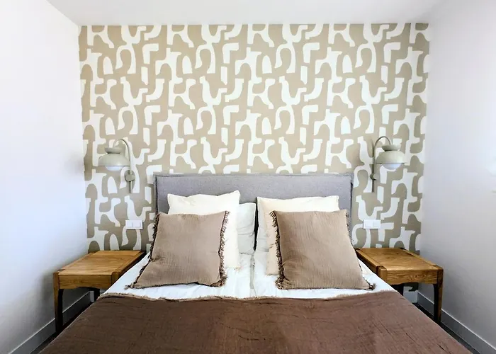 Oasis 325 Premium Sea & Mountains View