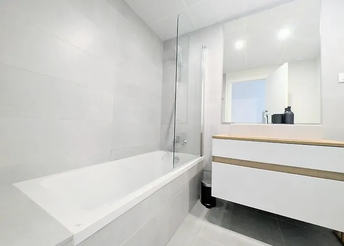 Oasis 325 Premium Sea & Mountains View