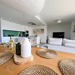 Oasis 325 Premium Sea & Mountains View Apartamento *